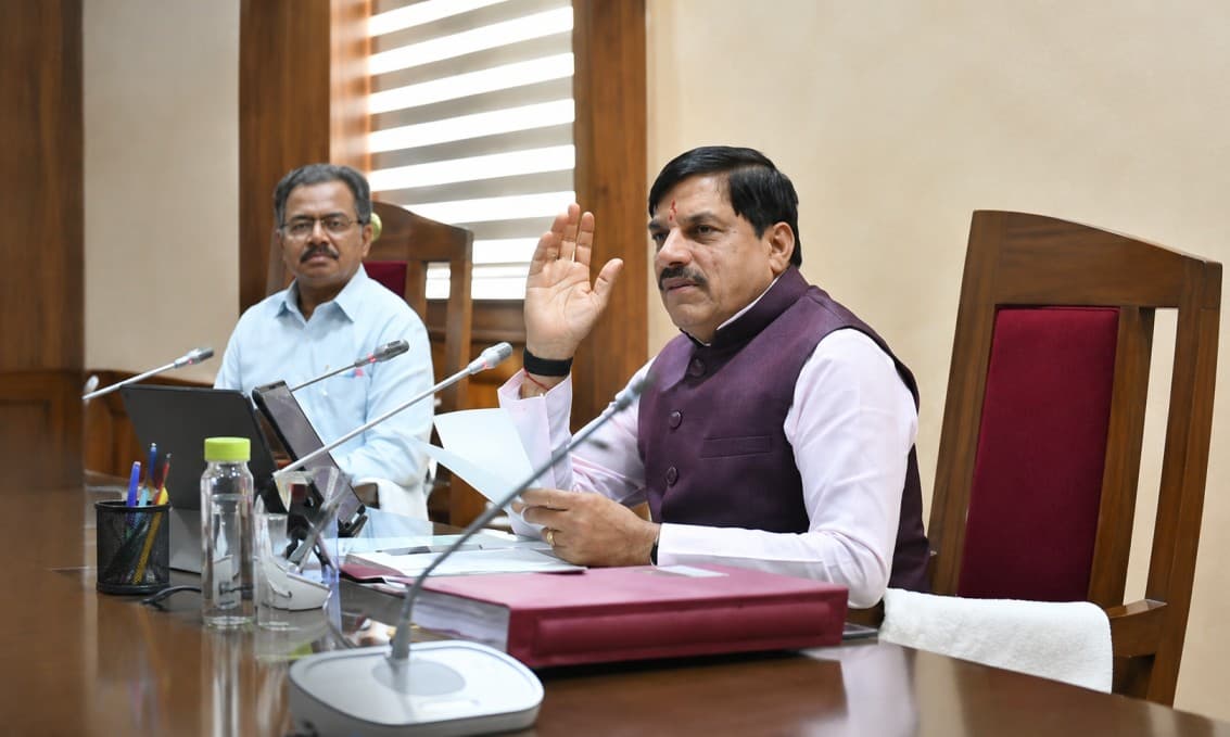 शिक्षा व्यवस्था की सेहत सुधारने की बड़ी पहल: एमपी में रखे जाएंगे 10 हजार नए शिक्षक, 700 खंडहर स्कूल बनेंगे नए
