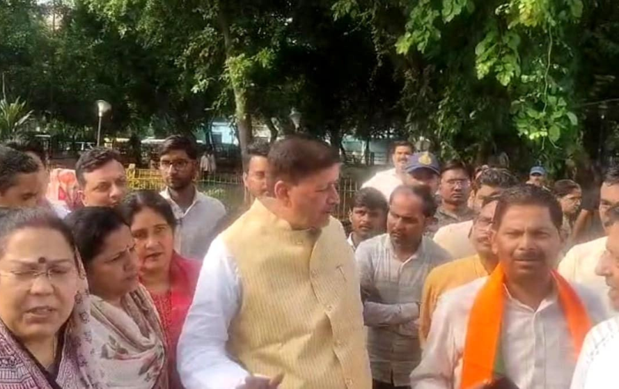 PM मोदी के जन्मदिन पर भाजपा नेताओं के बीच तनातनी