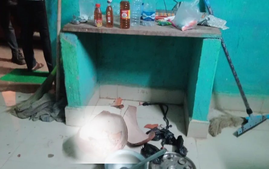 गौशाला में रात को शराब और मुर्गा पार्टी