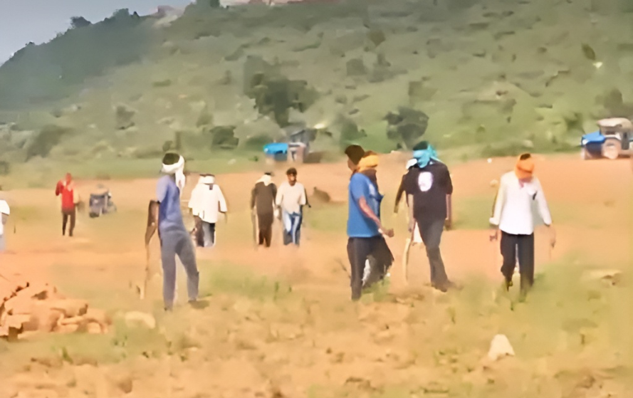 जमीन कब्जे को लेकर दाे पक्षों में फायरिंग