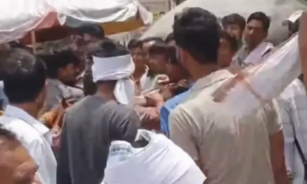 Datia Halwai Customer Fight