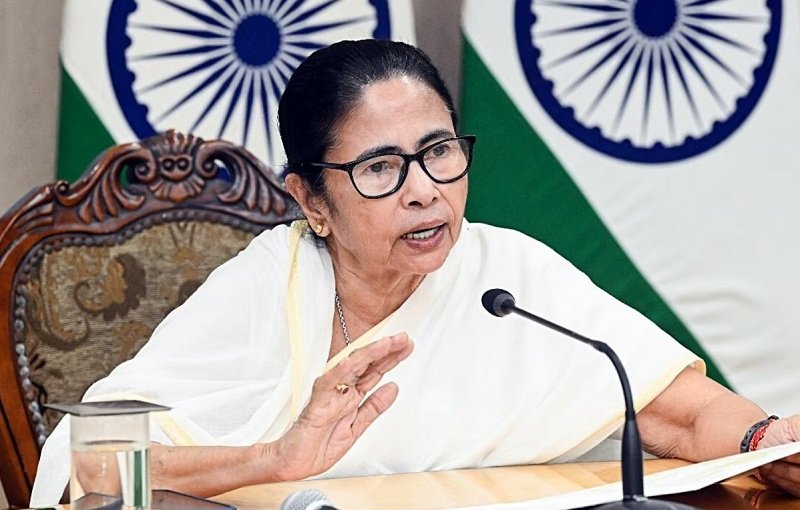 चुनाव चिह्न विवाद के बीच TMC का सख्त संदेश, ममता बनर्जी पर सांसद का बड़ा बयान